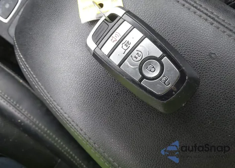 2021 Ford Escape Titanium Plug-In Hybrid z USA, uszkodzony, nr VIN 1FMCU0LZ5MUA67361